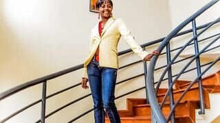 Fekete amatőr casting forgatás irodai fotózásra keményen megbassza a gigászi faszú producer