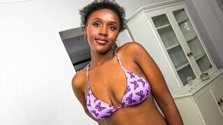 Csoki casting forgatás - édes afro bikini cafka durva fehér kukacot akar
