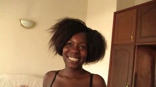 Gyönyörű fekete amatőr interracial popsi casting forgatás pornófilm