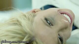 Joanna Angel ápolónő anális vizsgálata a tinédzser beteggel