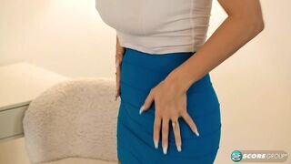 Forró milf Sadie Rose mélyen izgatja magát