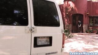 Kitetovált leszbikusok vad strap-on kamatyolása