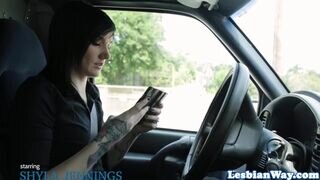 Nikki Hearts és Shyla Jennings tetkós lesbi vadulás