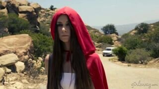 A kicsike vörös újra másképp: forró leszbi édeshármas